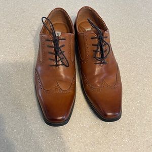 Mens 10 1/5 Steve Madden wingtip dress shoes.